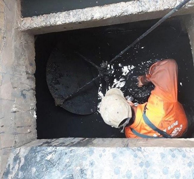 Xử lý mùi hôi hố ga bằng việc nạo vét định kỳ