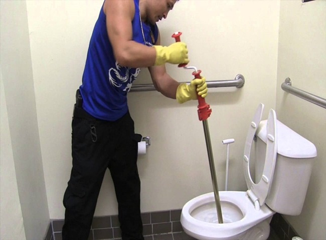 Th&ocirc;ng bồn cầu quận 7 gi&aacute; rẻ Minh Đức, tận t&acirc;m, nhiều kinh nghiệm