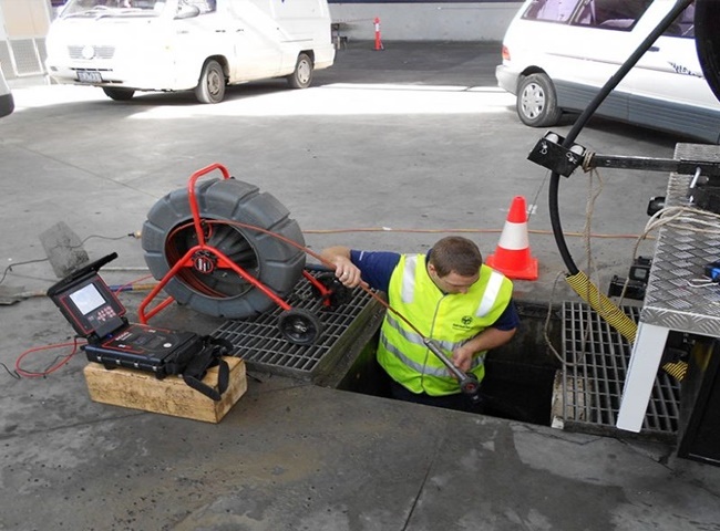 Thợ thông cống nghẹt quận Tân Bình luôn vui vẻ nhiệt tình