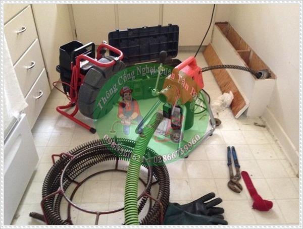 Th&ocirc;ng cống nghẹt bằng m&aacute;y n&eacute;n kh&iacute;