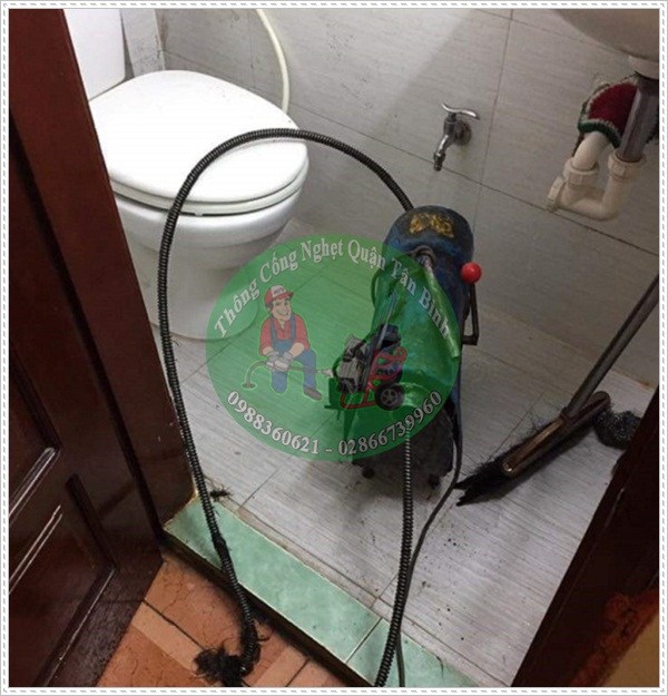 Thi công thông bồn cầu giá rẻ.