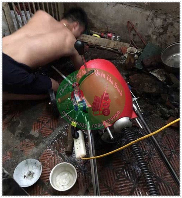 Th&ocirc;ng cống nghẹt bằng m&aacute;y n&eacute;n kh&iacute;