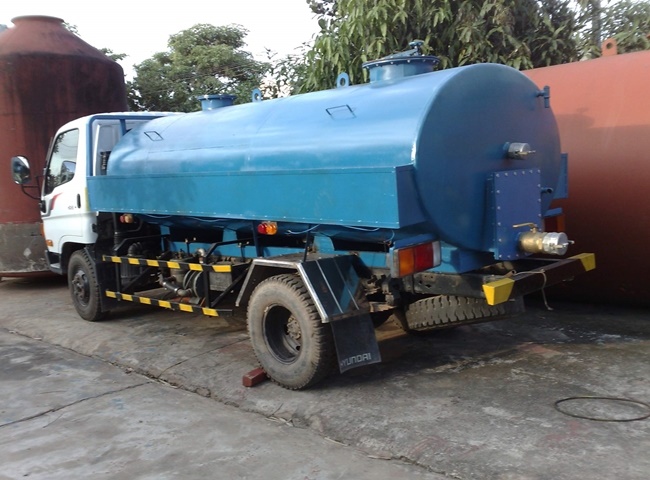 Cung cấp vận chuyển bùn vi sinh Bình Dương được trang bị xe đời mới và thiết bị hiện đại